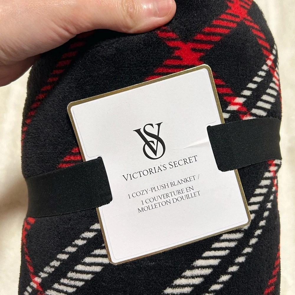 Victoria’s Secret 2025 Holiday Cozy Plush Blanket Black Plaid OS